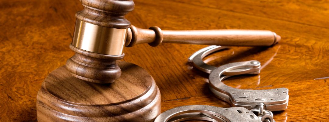 Key Differences Between Felonies and Misdemeanors Key Differences Between Felonies and Misdemeanors